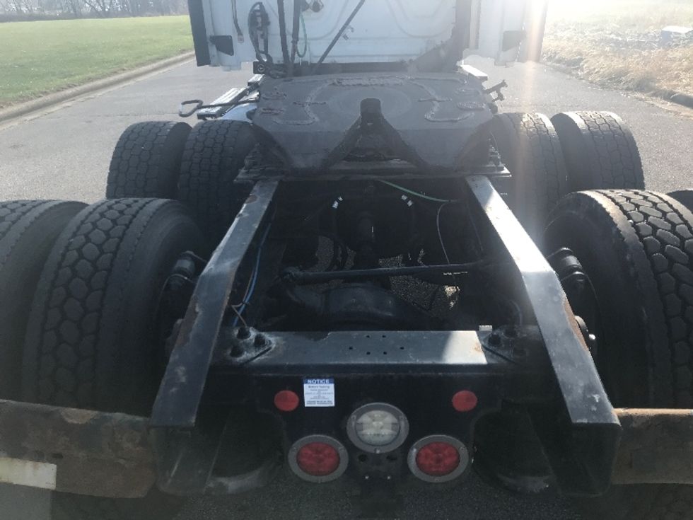 Sleeper Tractor-Heavy Duty Tractors-Freightliner-2020-T12664ST-Evansville-IN-475,016\n\t\tmiles-$ 61,750 - Image 6