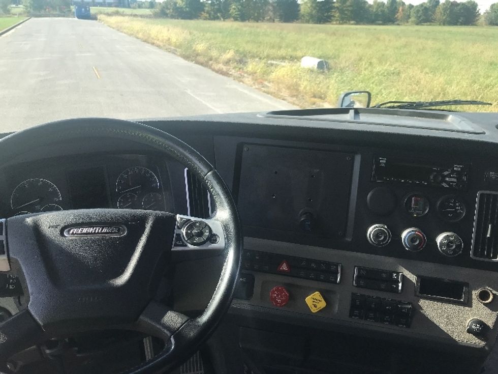 Sleeper Tractor-Heavy Duty Tractors-Freightliner-2020-T12664ST-Evansville-IN-502,478\n\t\tmiles-$ 61,250 - Image 11