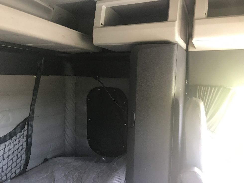 Sleeper Tractor-Heavy Duty Tractors-Freightliner-2020-T12664ST-Evansville-IN-502,478\n\t\tmiles-$ 61,250 - Image 18