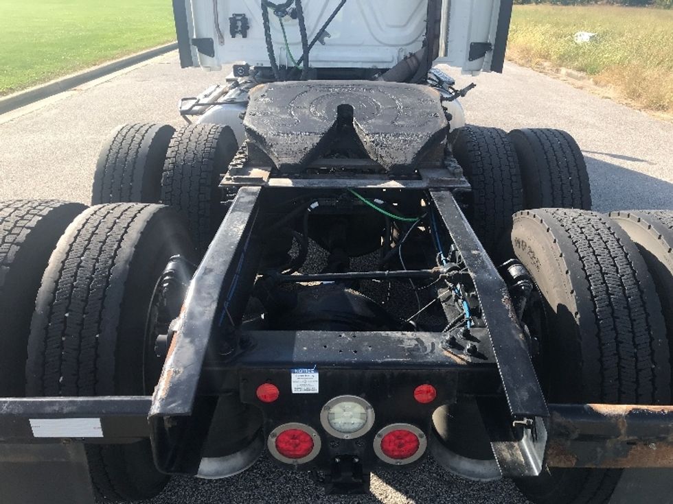 Sleeper Tractor-Heavy Duty Tractors-Freightliner-2020-T12664ST-Evansville-IN-502,478\n\t\tmiles-$ 61,250 - Image 6