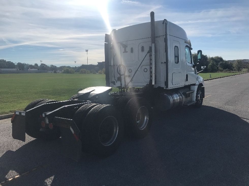 Sleeper Tractor-Heavy Duty Tractors-Freightliner-2020-T12664ST-Evansville-IN-502,478\n\t\tmiles-$ 61,250 - Image 7