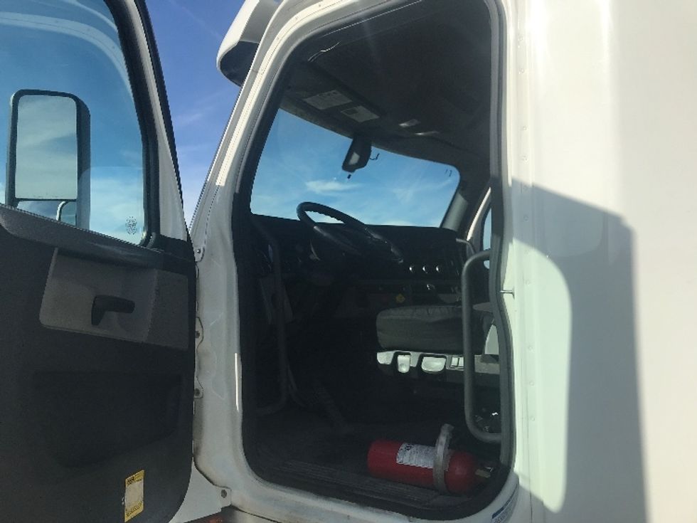 Sleeper Tractor-Heavy Duty Tractors-Freightliner-2020-T12664ST-Evansville-IN-502,478\n\t\tmiles-$ 61,250 - Image 9