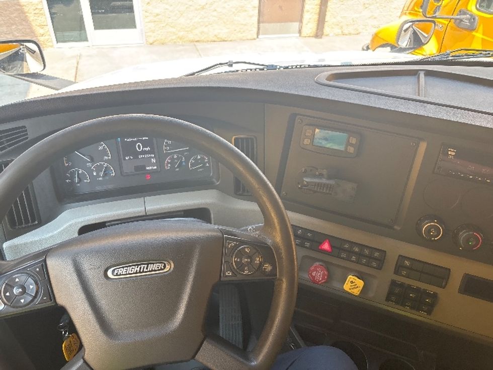 Sleeper Tractor-Heavy Duty Tractors-Freightliner-2020-T12664ST-Everett-WA-299,152\n\t\tmiles-$ 81,000 - Image 11