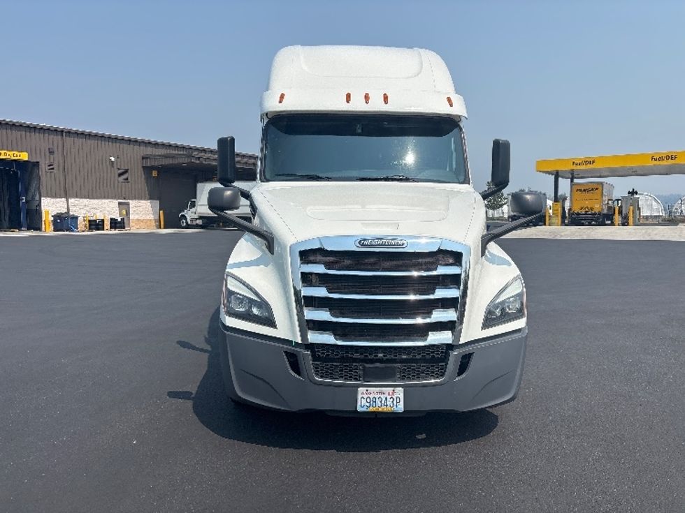 Sleeper Tractor-Heavy Duty Tractors-Freightliner-2020-T12664ST-Everett-WA-299,152\n\t\tmiles-$ 81,000 - Image 2