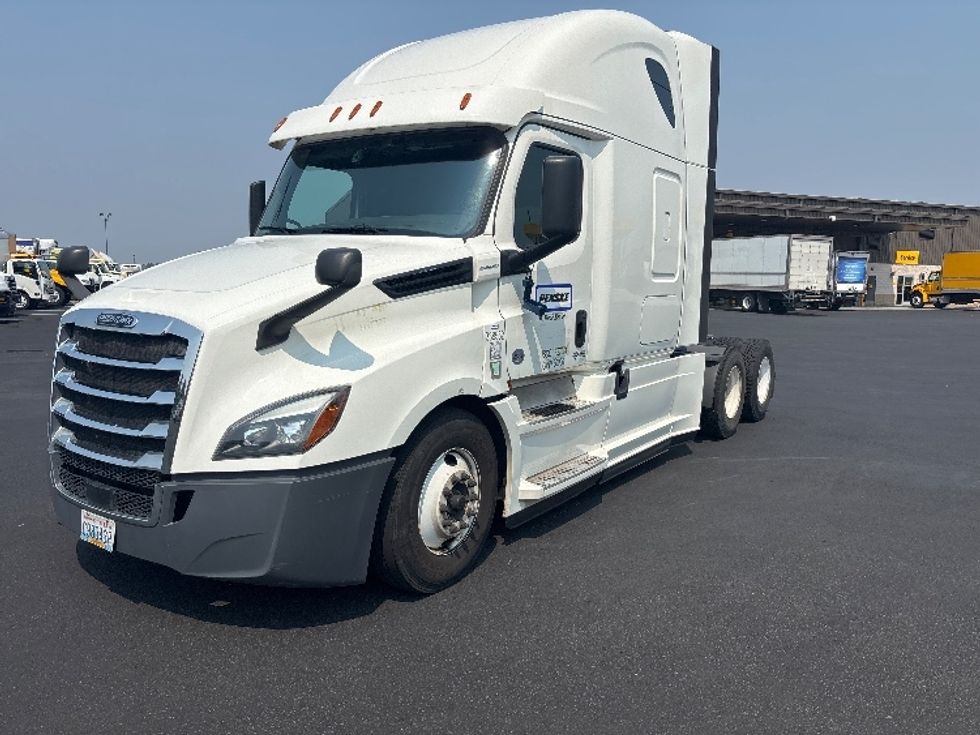 Sleeper Tractor-Heavy Duty Tractors-Freightliner-2020-T12664ST-Everett-WA-299,152\n\t\tmiles-$ 81,000 - Image 3