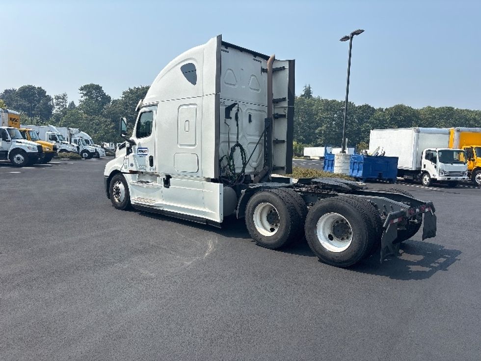 Sleeper Tractor-Heavy Duty Tractors-Freightliner-2020-T12664ST-Everett-WA-299,152\n\t\tmiles-$ 81,000 - Image 5