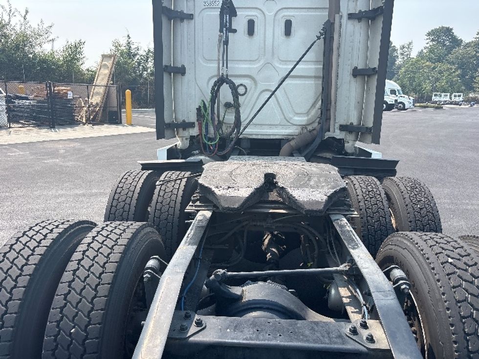 Sleeper Tractor-Heavy Duty Tractors-Freightliner-2020-T12664ST-Everett-WA-299,152\n\t\tmiles-$ 81,000 - Image 6