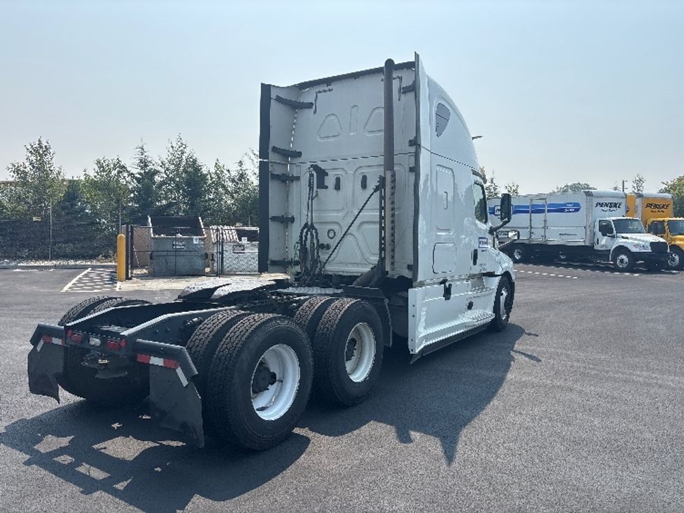 Sleeper Tractor-Heavy Duty Tractors-Freightliner-2020-T12664ST-Everett-WA-299,152\n\t\tmiles-$ 81,000 - Image 7
