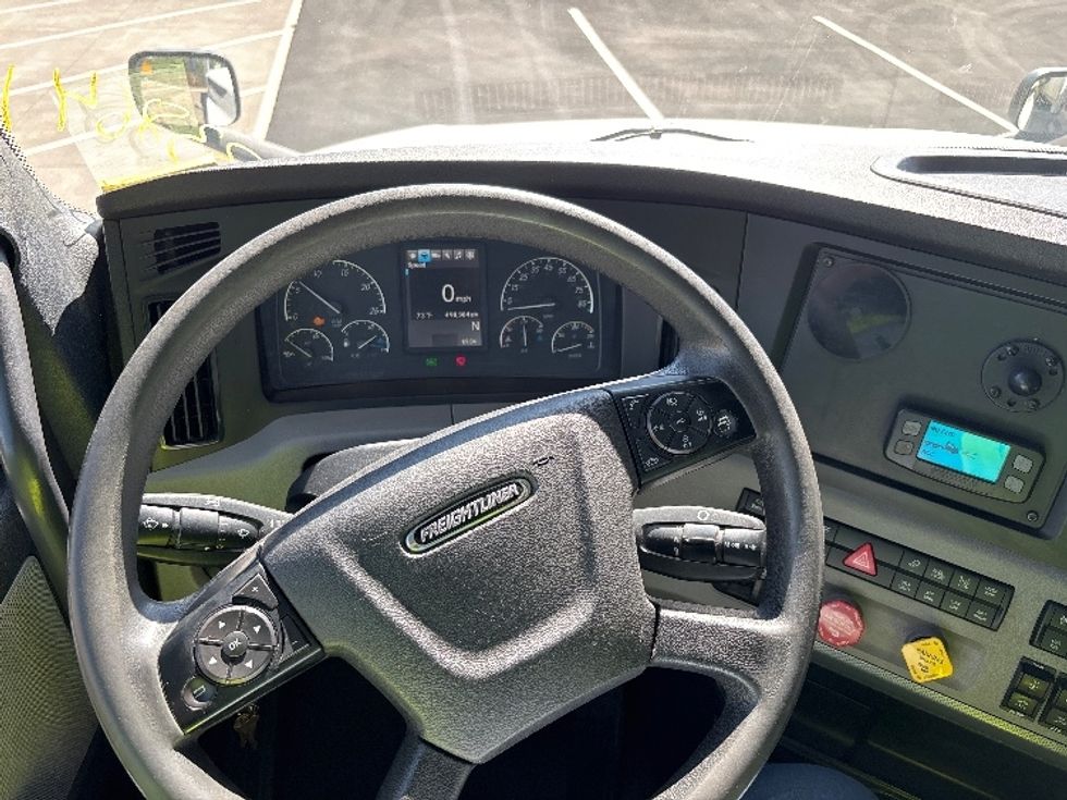 Sleeper Tractor-Heavy Duty Tractors-Freightliner-2020-T12664ST-Everett-WA-490,287\n\t\tmiles-$ 65,000 - Image 11