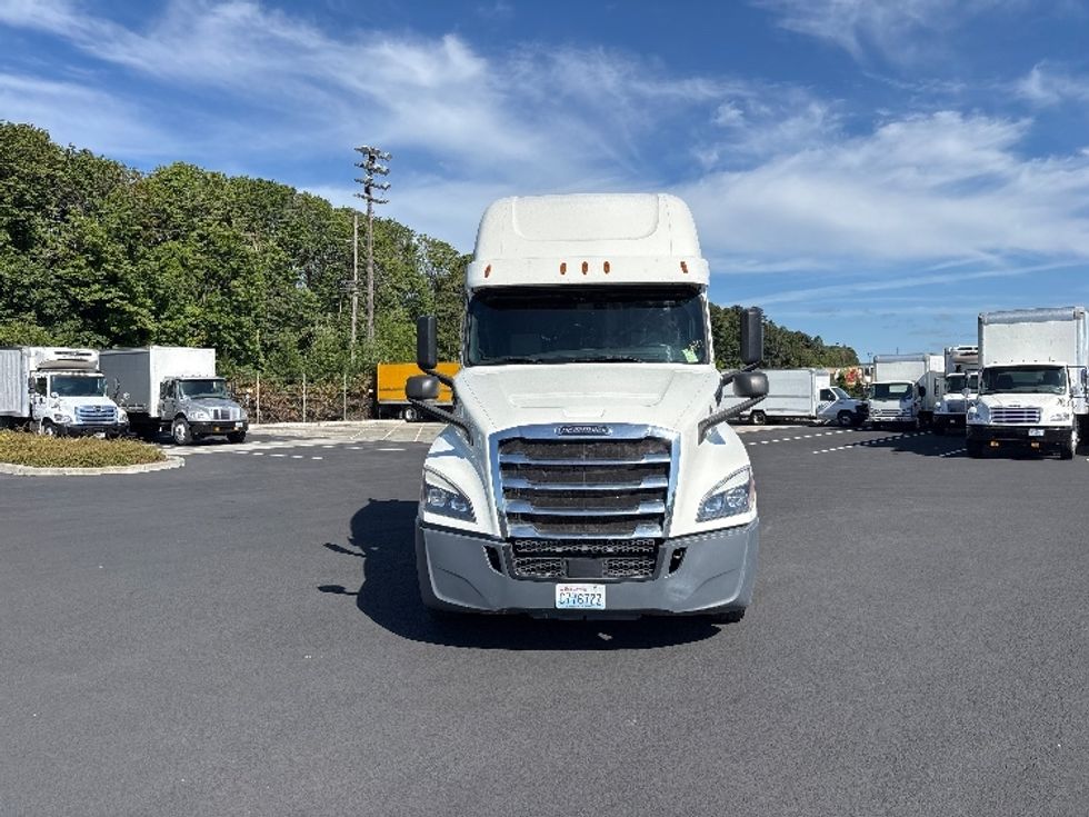 Sleeper Tractor-Heavy Duty Tractors-Freightliner-2020-T12664ST-Everett-WA-490,287\n\t\tmiles-$ 65,000 - Image 2