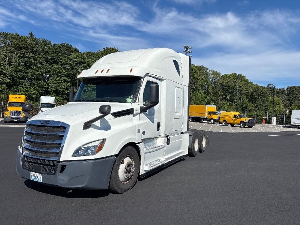 Sleeper Tractor-Heavy Duty Tractors-Freightliner-2020-T12664ST-Everett-WA-490,287\n\t\tmiles-$ 65,000 - Image 3