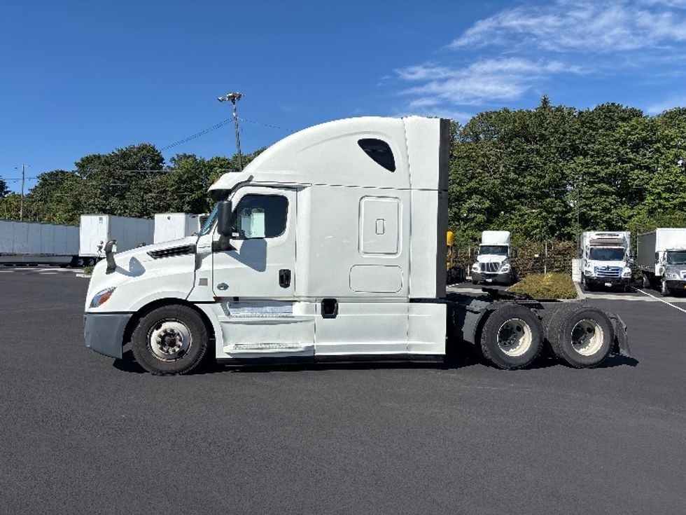 Sleeper Tractor-Heavy Duty Tractors-Freightliner-2020-T12664ST-Everett-WA-490,287\n\t\tmiles-$ 65,000 - Image 4