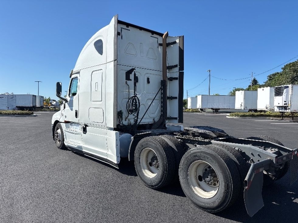 Sleeper Tractor-Heavy Duty Tractors-Freightliner-2020-T12664ST-Everett-WA-490,287\n\t\tmiles-$ 65,000 - Image 5