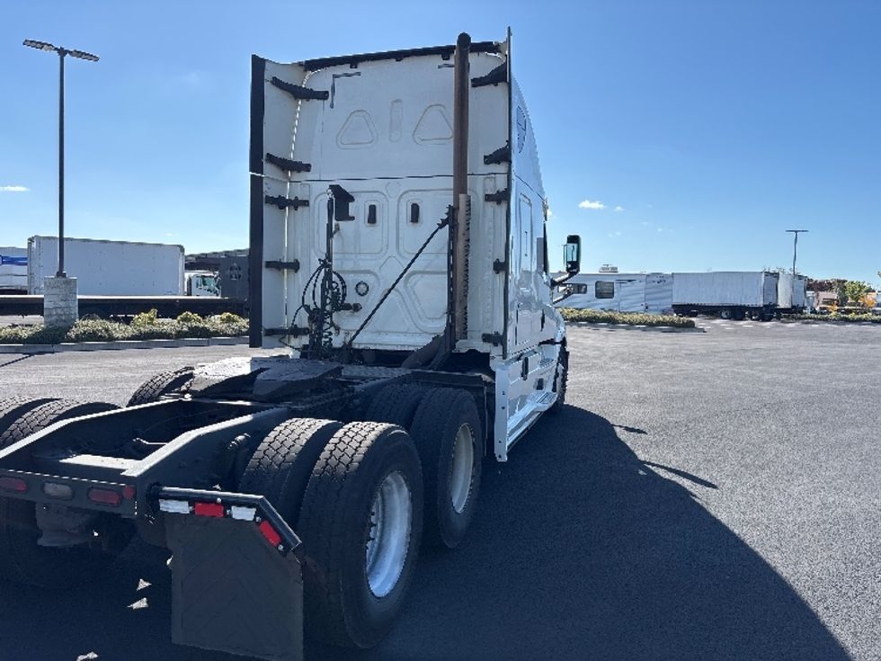 Sleeper Tractor-Heavy Duty Tractors-Freightliner-2020-T12664ST-Everett-WA-490,287\n\t\tmiles-$ 65,000 - Image 7