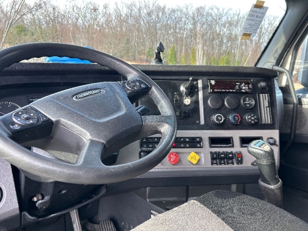 Sleeper Tractor-Heavy Duty Tractors-Freightliner-2020-T12664ST-Fitchburg-MA-697,050\n\t\tmiles-$ 43,500 - Image 10