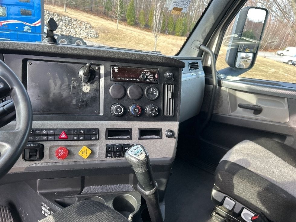 Sleeper Tractor-Heavy Duty Tractors-Freightliner-2020-T12664ST-Fitchburg-MA-697,050\n\t\tmiles-$ 43,500 - Image 11