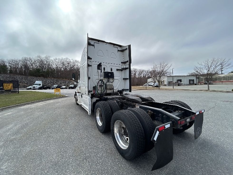 Sleeper Tractor-Heavy Duty Tractors-Freightliner-2020-T12664ST-Fitchburg-MA-697,050\n\t\tmiles-$ 43,500 - Image 5