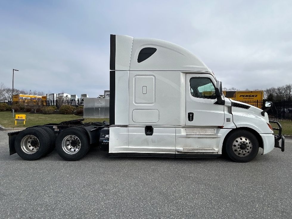 Sleeper Tractor-Heavy Duty Tractors-Freightliner-2020-T12664ST-Fitchburg-MA-697,050\n\t\tmiles-$ 43,500 - Image 8