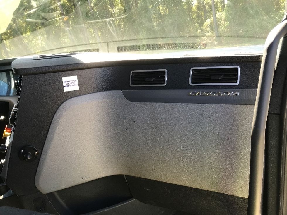 Sleeper Tractor-Heavy Duty Tractors-Freightliner-2020-T12664ST-Florence-SC-396,480\n\t\tmiles-$ 70,000 - Image 14