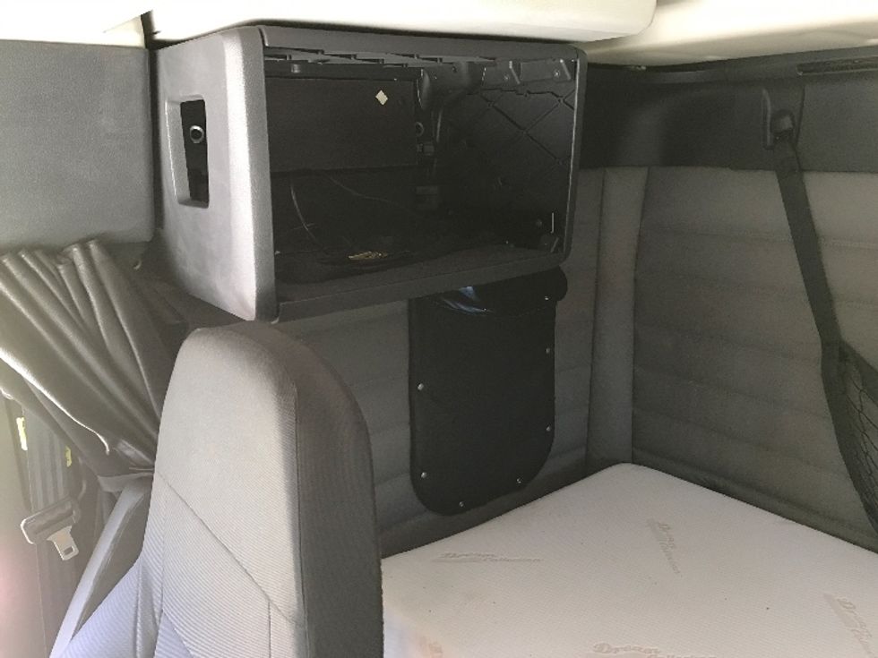 Sleeper Tractor-Heavy Duty Tractors-Freightliner-2020-T12664ST-Florence-SC-396,480\n\t\tmiles-$ 70,000 - Image 18