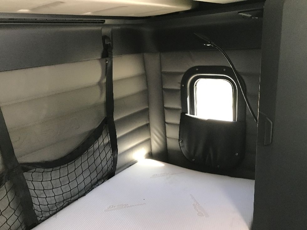 Sleeper Tractor-Heavy Duty Tractors-Freightliner-2020-T12664ST-Florence-SC-396,480\n\t\tmiles-$ 70,000 - Image 19