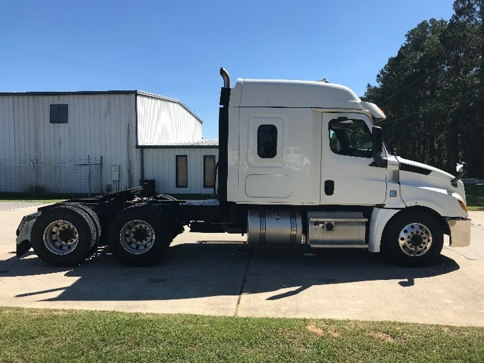 Sleeper Tractor-Heavy Duty Tractors-Freightliner-2020-T12664ST-Florence-SC-396,480\n\t\tmiles-$ 70,000 - Image 8