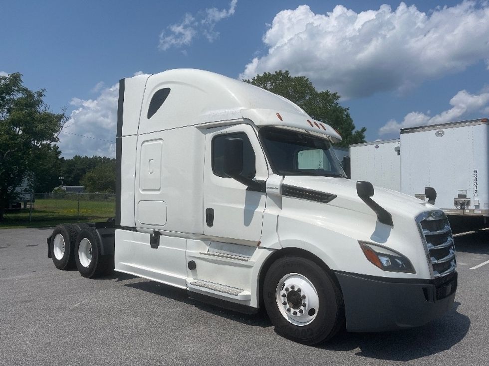 Sleeper Tractor-Heavy Duty Tractors-Freightliner-2020-T12664ST-Florence-SC-398,200\n\t\tmiles-$ 73,250 - Image 1