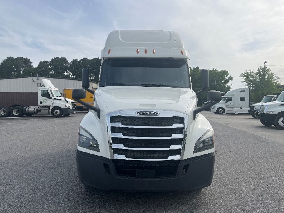 Sleeper Tractor-Heavy Duty Tractors-Freightliner-2020-T12664ST-Florence-SC-398,200\n\t\tmiles-$ 73,250 - Image 2