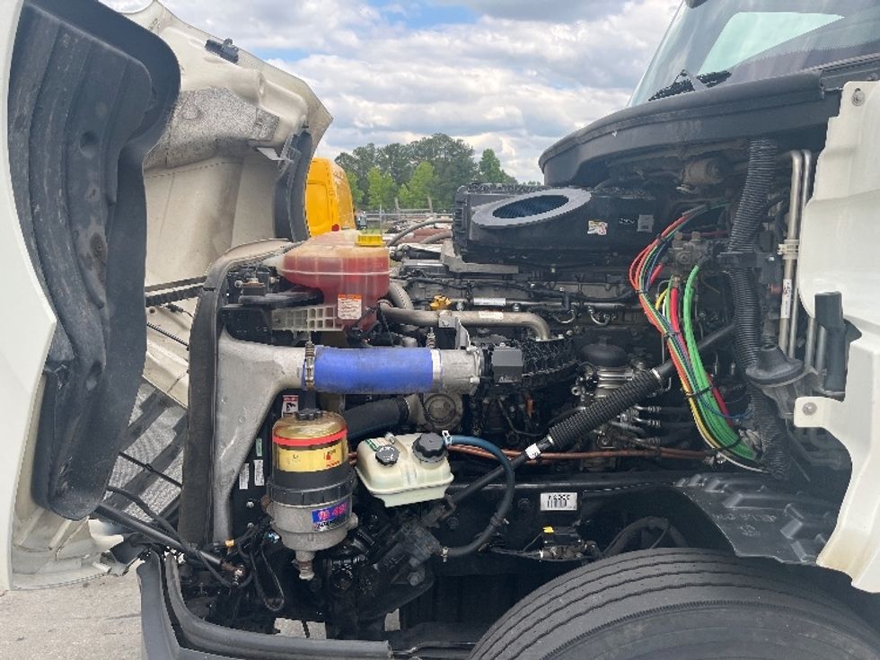 Sleeper Tractor-Heavy Duty Tractors-Freightliner-2020-T12664ST-Florence-SC-398,200\n\t\tmiles-$ 73,250 - Image 21