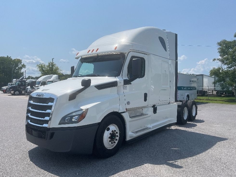 Sleeper Tractor-Heavy Duty Tractors-Freightliner-2020-T12664ST-Florence-SC-398,200\n\t\tmiles-$ 73,250 - Image 3