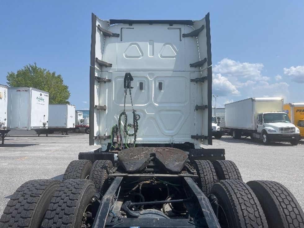 Sleeper Tractor-Heavy Duty Tractors-Freightliner-2020-T12664ST-Florence-SC-398,200\n\t\tmiles-$ 73,250 - Image 6