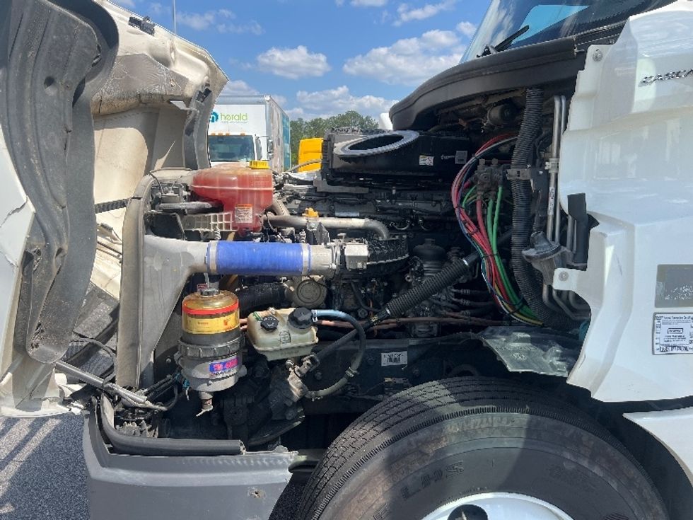 Sleeper Tractor-Heavy Duty Tractors-Freightliner-2020-T12664ST-Florence-SC-425,598\n\t\tmiles-$ 64,000 - Image 21