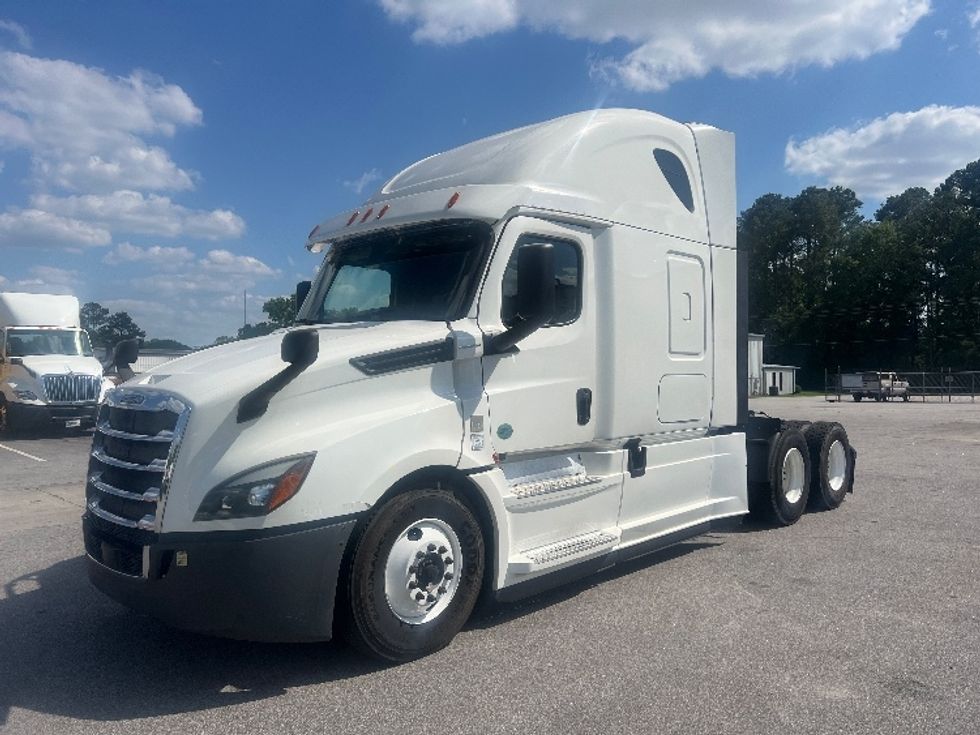 Sleeper Tractor-Heavy Duty Tractors-Freightliner-2020-T12664ST-Florence-SC-425,598\n\t\tmiles-$ 64,000 - Image 3