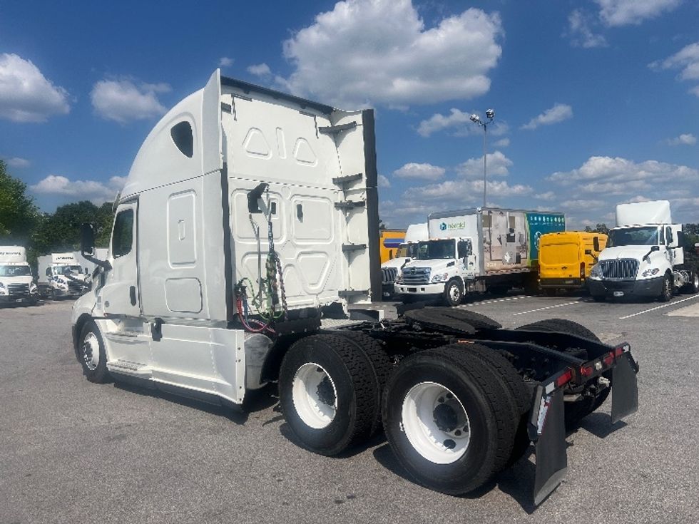 Sleeper Tractor-Heavy Duty Tractors-Freightliner-2020-T12664ST-Florence-SC-425,598\n\t\tmiles-$ 64,000 - Image 5