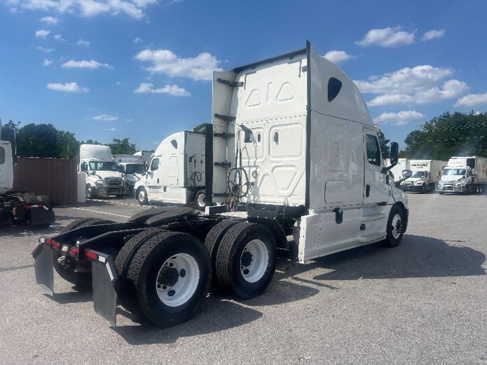 Sleeper Tractor-Heavy Duty Tractors-Freightliner-2020-T12664ST-Florence-SC-425,598\n\t\tmiles-$ 64,000 - Image 7