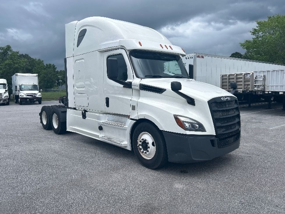 Sleeper Tractor-Heavy Duty Tractors-Freightliner-2020-T12664ST-Florence-SC-436,710\n\t\tmiles-$ 63,250 - Image 1