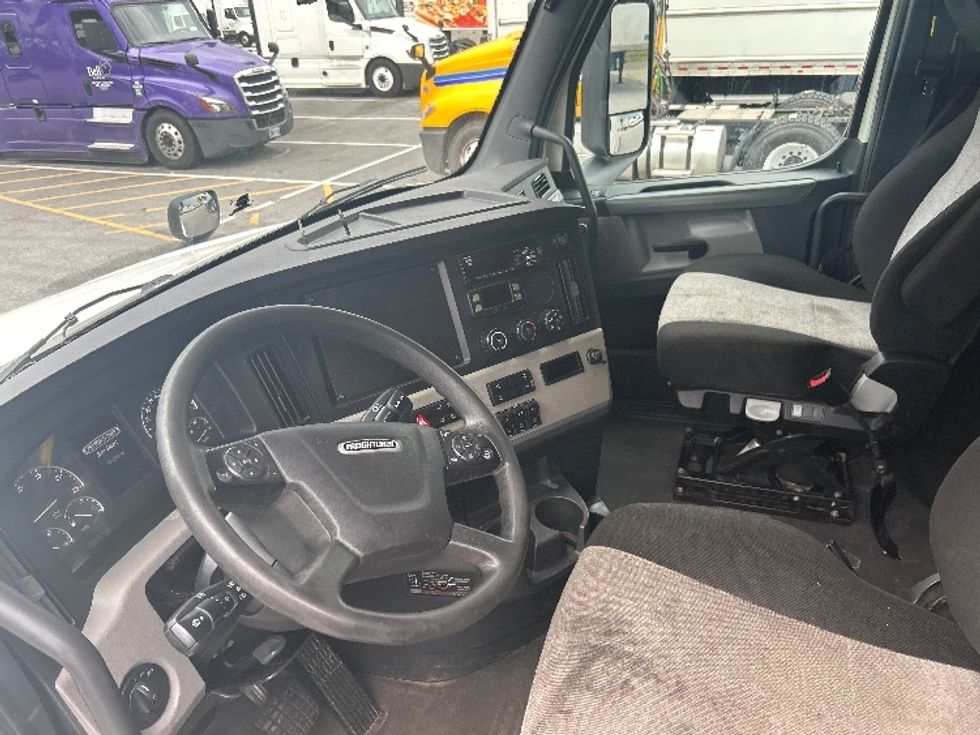 Sleeper Tractor-Heavy Duty Tractors-Freightliner-2020-T12664ST-Florence-SC-436,710\n\t\tmiles-$ 63,250 - Image 10