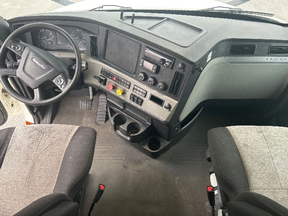 Sleeper Tractor-Heavy Duty Tractors-Freightliner-2020-T12664ST-Florence-SC-436,710\n\t\tmiles-$ 63,250 - Image 12