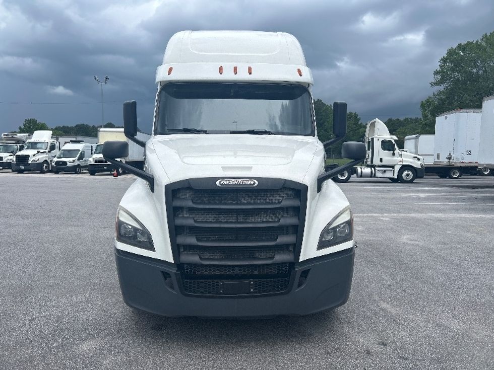 Sleeper Tractor-Heavy Duty Tractors-Freightliner-2020-T12664ST-Florence-SC-436,710\n\t\tmiles-$ 63,250 - Image 2