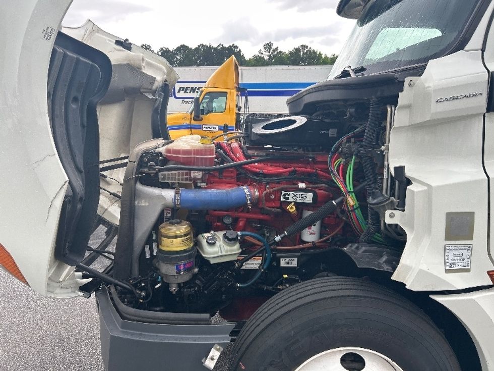 Sleeper Tractor-Heavy Duty Tractors-Freightliner-2020-T12664ST-Florence-SC-436,710\n\t\tmiles-$ 63,250 - Image 21