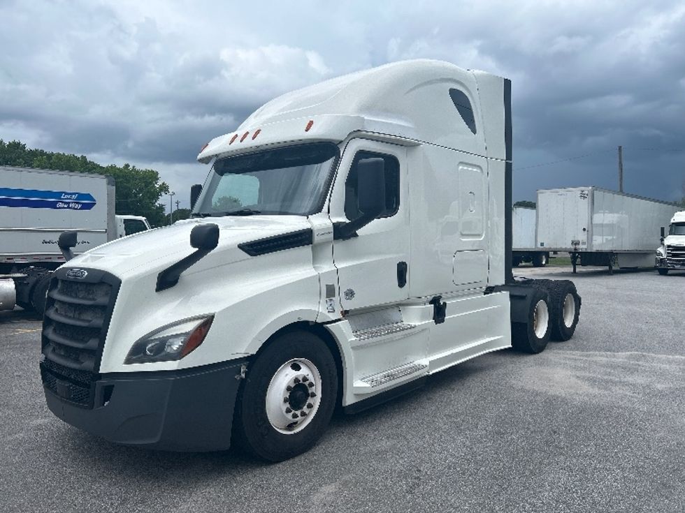 Sleeper Tractor-Heavy Duty Tractors-Freightliner-2020-T12664ST-Florence-SC-436,710\n\t\tmiles-$ 63,250 - Image 3