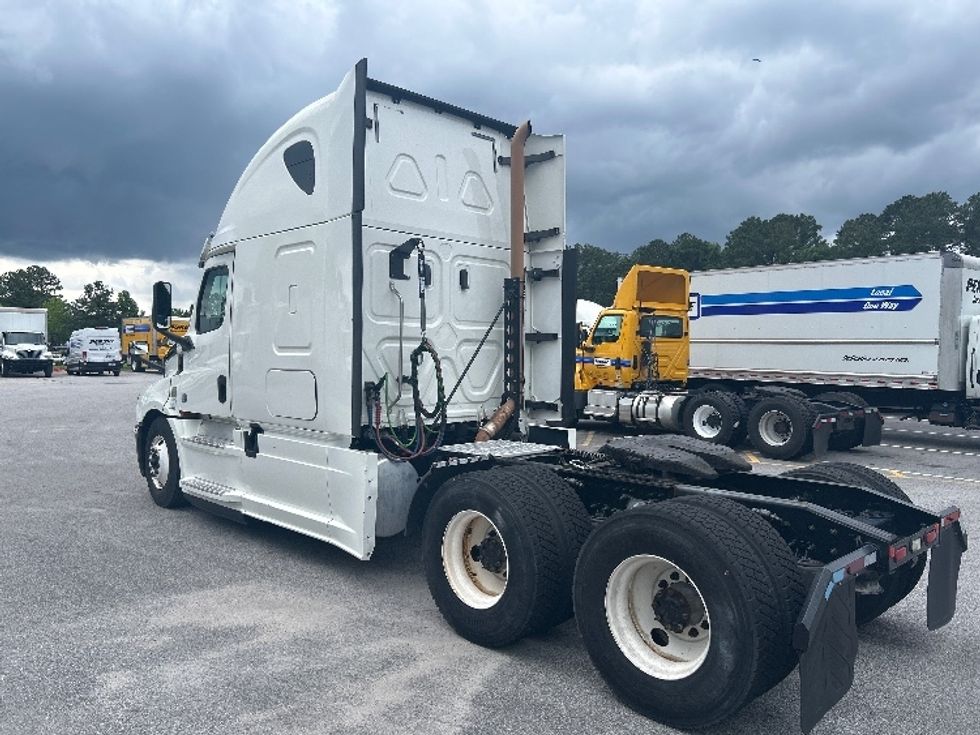 Sleeper Tractor-Heavy Duty Tractors-Freightliner-2020-T12664ST-Florence-SC-436,710\n\t\tmiles-$ 63,250 - Image 5