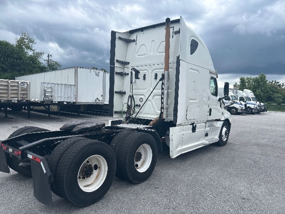 Sleeper Tractor-Heavy Duty Tractors-Freightliner-2020-T12664ST-Florence-SC-436,710\n\t\tmiles-$ 63,250 - Image 7