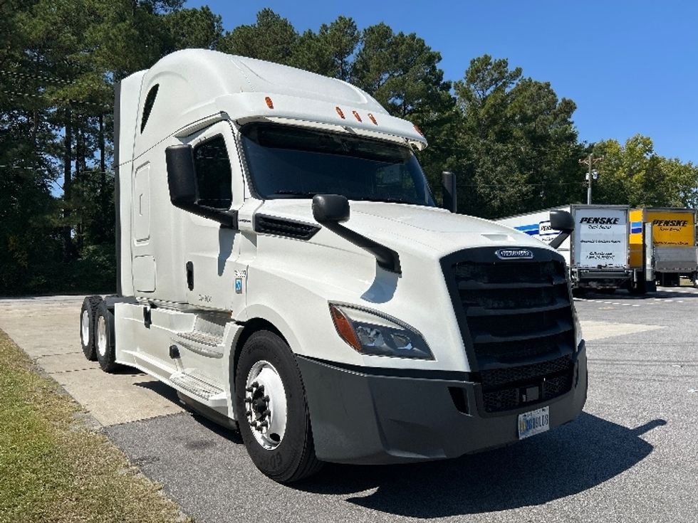 Sleeper Tractor-Heavy Duty Tractors-Freightliner-2020-T12664ST-Florence-SC-572,147\n\t\tmiles-$ 58,500 - Image 1