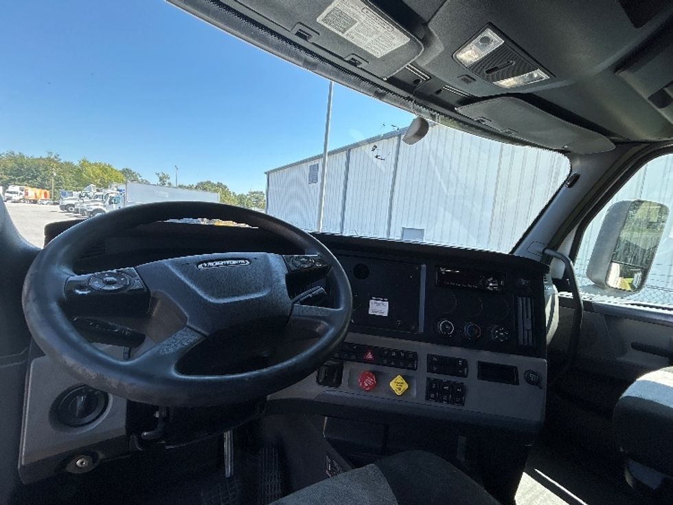 Sleeper Tractor-Heavy Duty Tractors-Freightliner-2020-T12664ST-Florence-SC-572,147\n\t\tmiles-$ 58,500 - Image 11