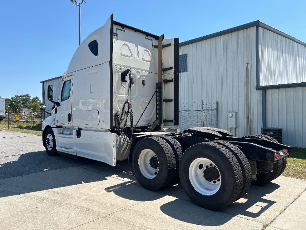 Sleeper Tractor-Heavy Duty Tractors-Freightliner-2020-T12664ST-Florence-SC-572,147\n\t\tmiles-$ 58,500 - Image 5