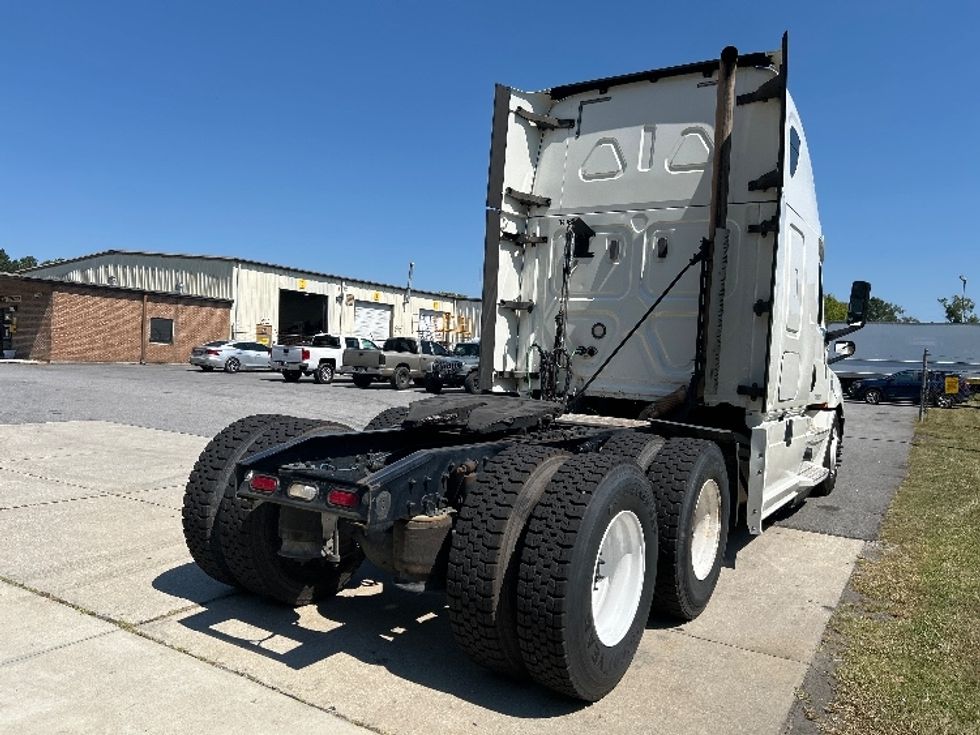 Sleeper Tractor-Heavy Duty Tractors-Freightliner-2020-T12664ST-Florence-SC-572,147\n\t\tmiles-$ 58,500 - Image 7