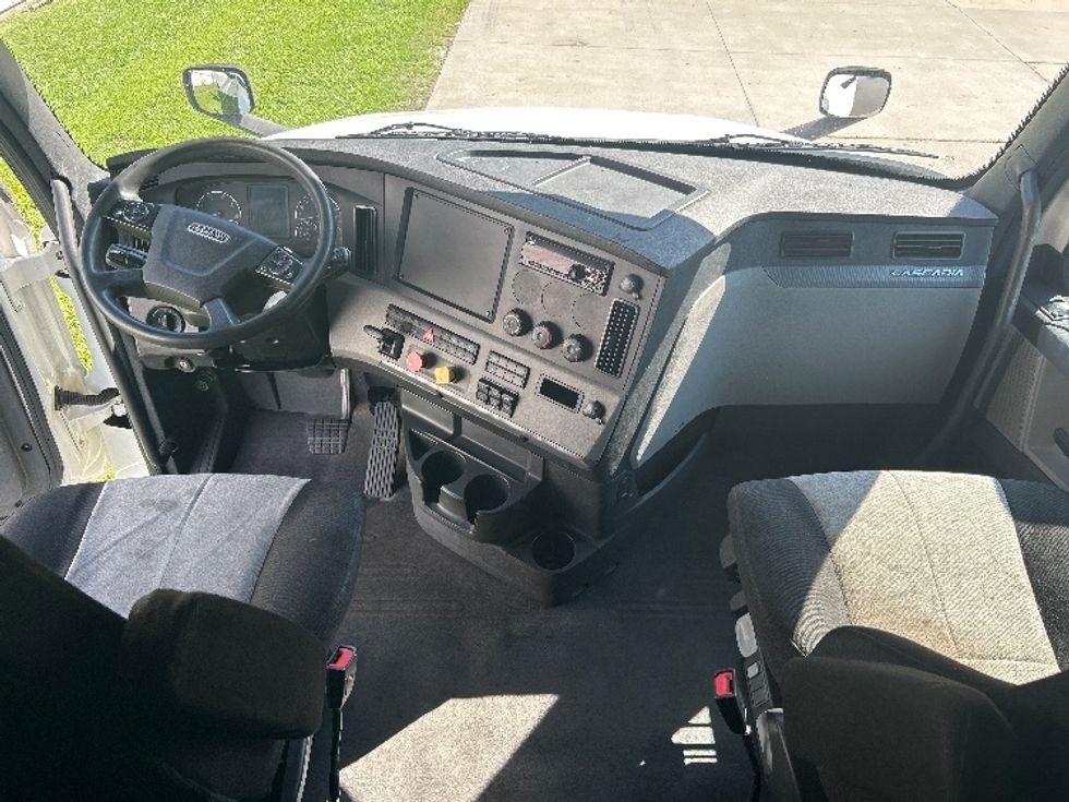 Sleeper Tractor-Heavy Duty Tractors-Freightliner-2020-T12664ST-Florence-SC-575,764\n\t\tmiles-$ 61,250 - Image 10