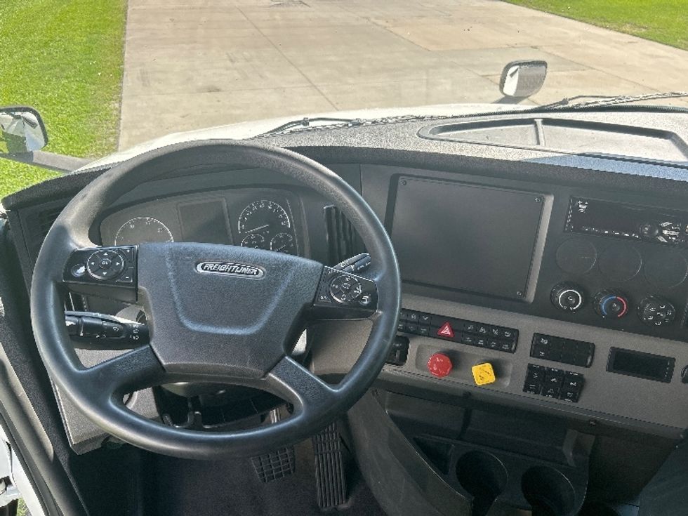 Sleeper Tractor-Heavy Duty Tractors-Freightliner-2020-T12664ST-Florence-SC-575,764\n\t\tmiles-$ 61,250 - Image 9