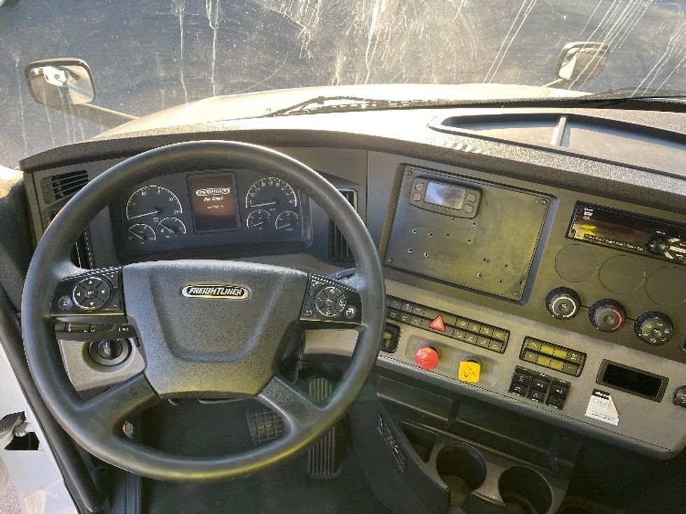 Sleeper Tractor-Heavy Duty Tractors-Freightliner-2020-T12664ST-Florence-SC-745,743\n\t\tmiles-$ 44,500 - Image 11